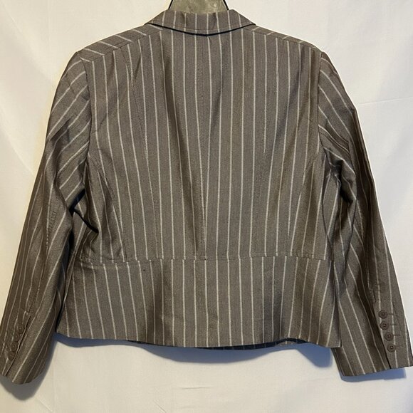 Roma Vestimenta Womens Fitted Cropped Blazer 16W Silver Gray Pin Stripes Pockets - Picture 4 of 9